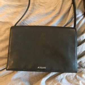 Aritzia - Auxiliary leather purse